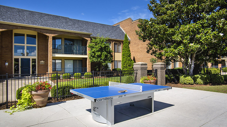 Outdoor ping pong table
